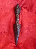 Пурба с лезвиями из метеоритного железа (средняя).