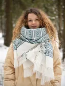 Шаль белая с серо-голубой вышивкой-орнаментом по всей поверхности, 213 х 100 см. 