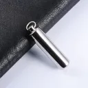 Подвеска с ёмкостью и завинчивающейся крышкой, 0,9 x 3,7 см.